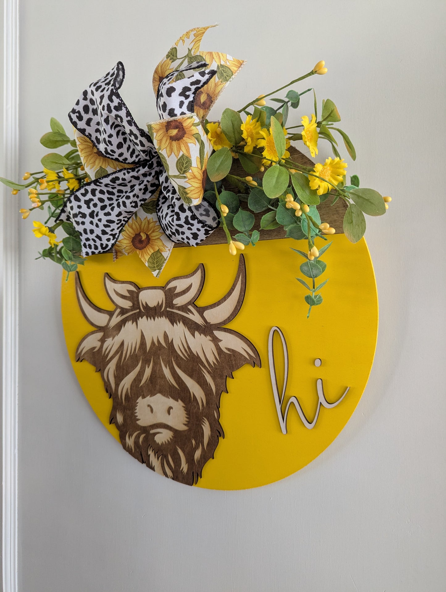 Highland Cow Welcome Sign ā Rustic Farmhouse Door Hanger