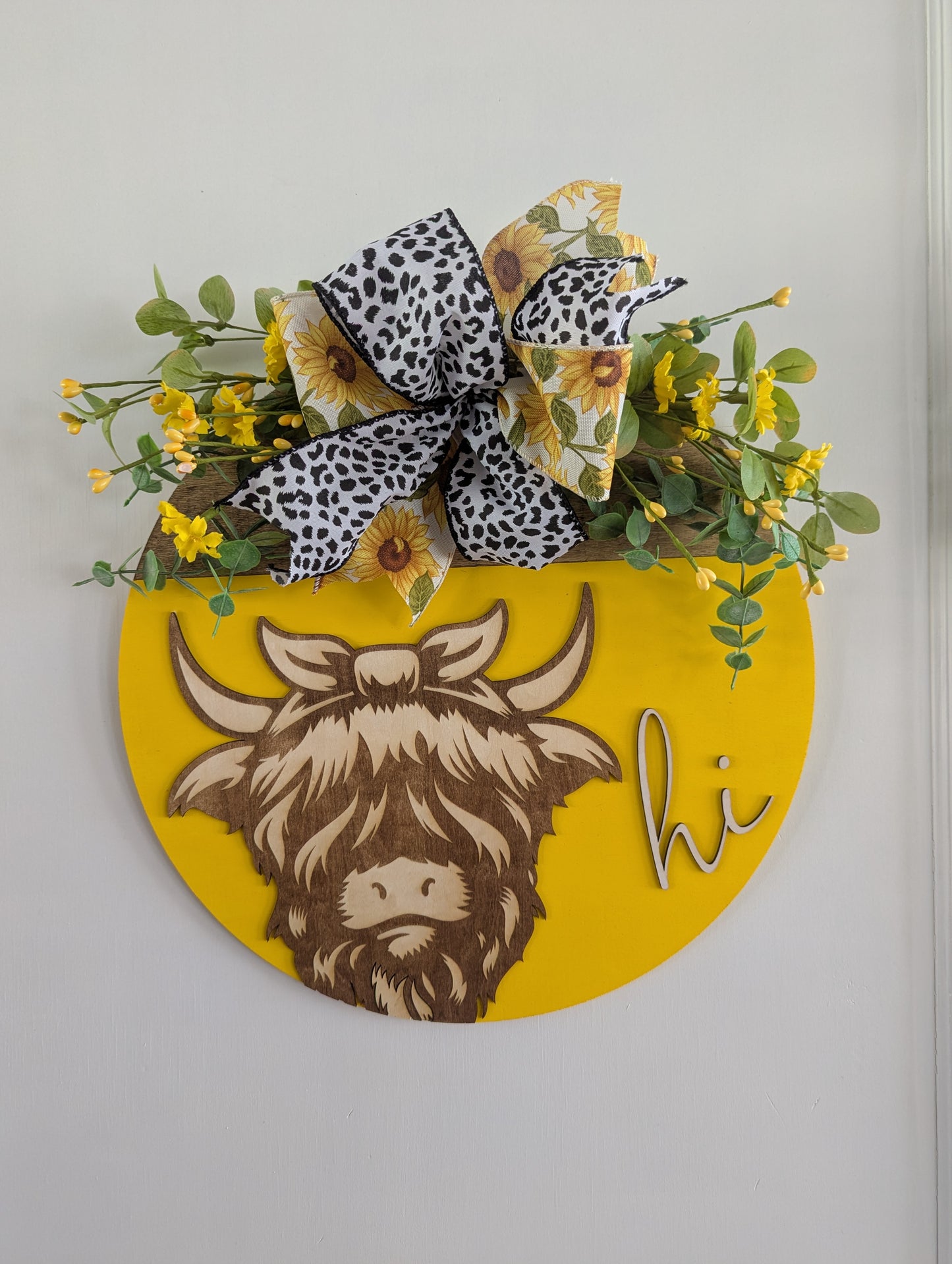 Highland Cow Welcome Sign – Rustic Farmhouse Door Hanger